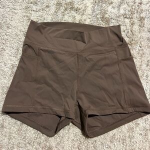 Hollister Gilly Hicks athletic 3” shorts with pockets size M taupe high rise